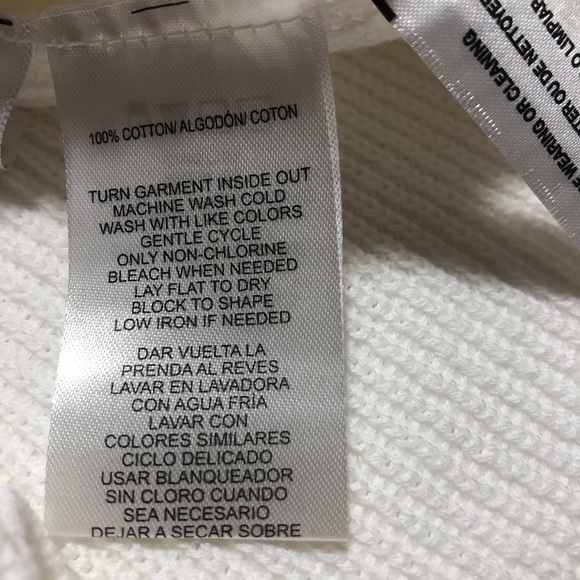 NEW⭐️HOST PICK🎉⭐️CALVIN KLEIN JEANS SWEATER - Picture 11 of 11